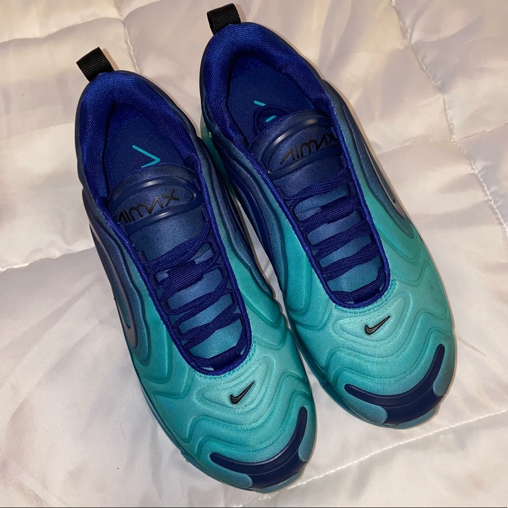 Blue NWT NIKE 720 air max